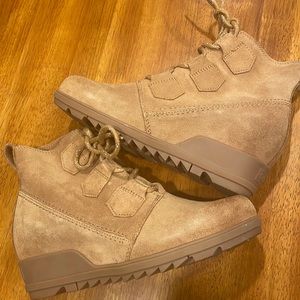Sorel Waterproof Booties “Evie” Lace-Up, Size 8, Camel suede.
